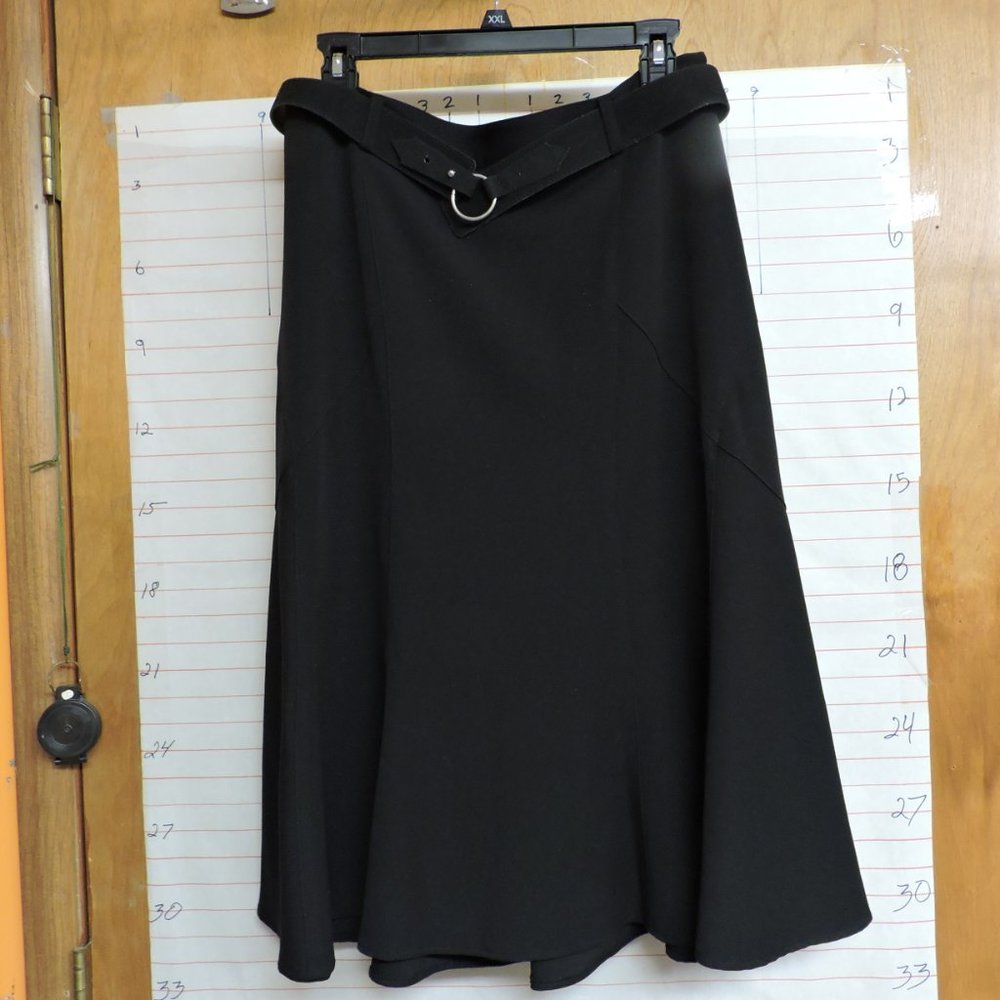 EAST 5TH - women’s skirt, sz 10, black New, Never worn (without tag)